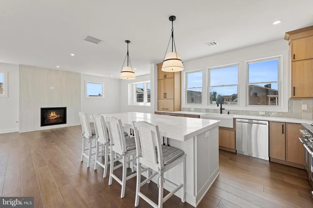 101 CLYDE LANE Manahawkin, NJ 08050