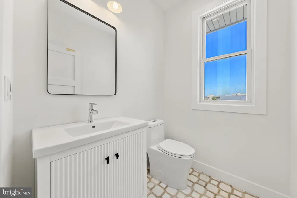 101 CLYDE LANE Manahawkin, NJ 08050