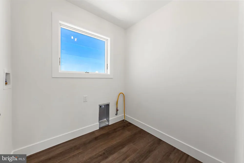 101 CLYDE LANE Manahawkin, NJ 08050