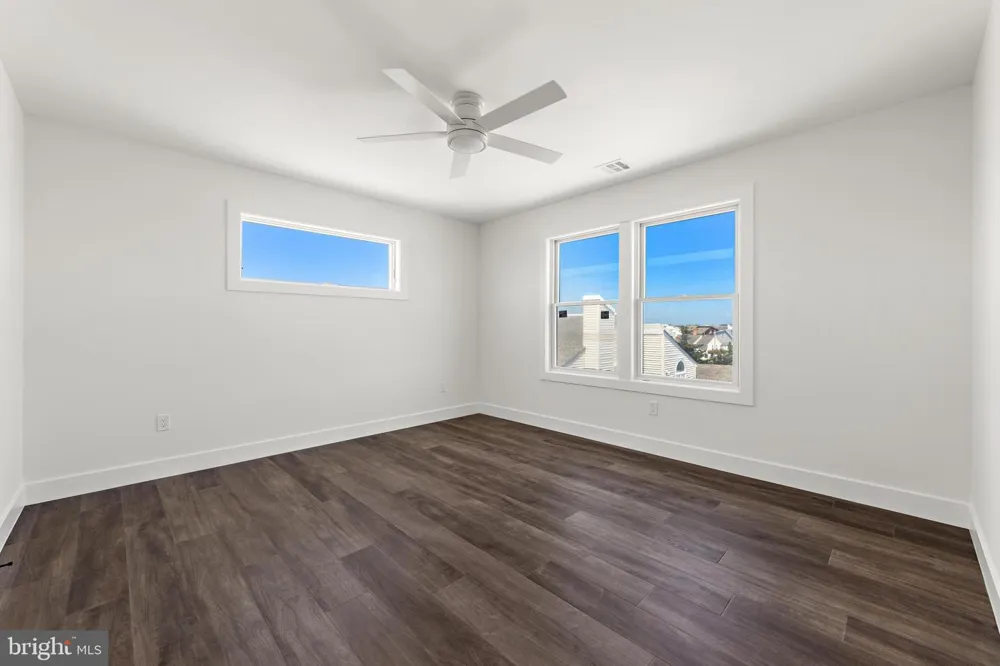 101 CLYDE LANE Manahawkin, NJ 08050