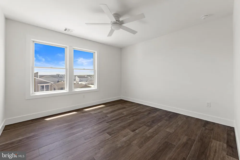 101 CLYDE LANE Manahawkin, NJ 08050