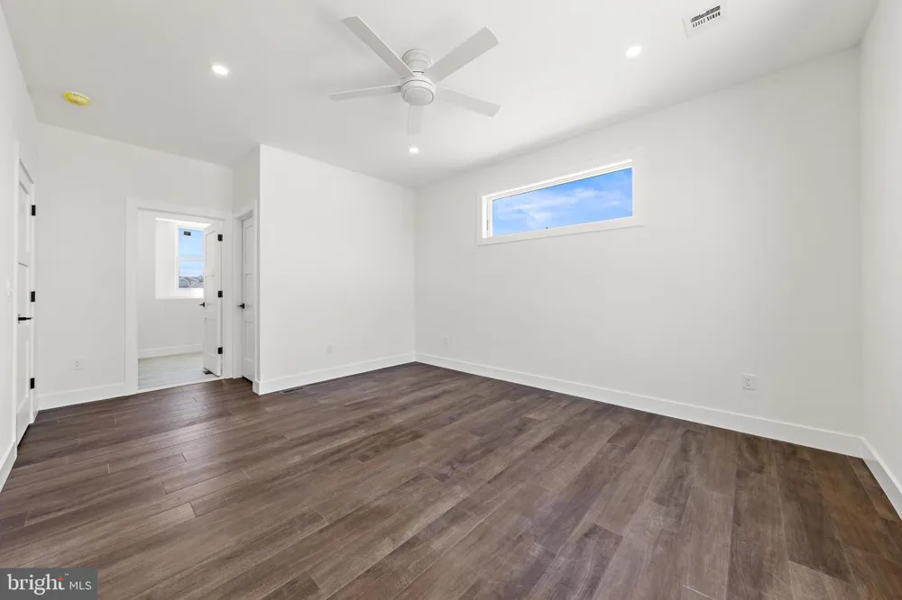 101 CLYDE LANE Manahawkin, NJ 08050