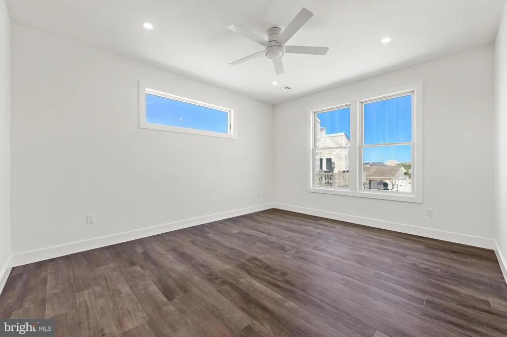 101 CLYDE LANE Manahawkin, NJ 08050