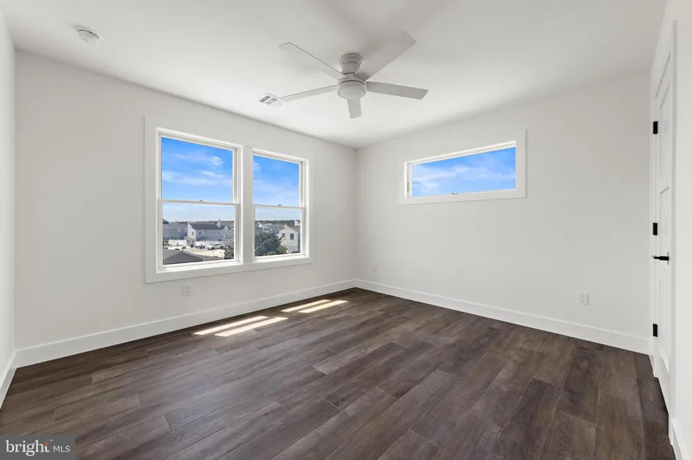 101 CLYDE LANE Manahawkin, NJ 08050