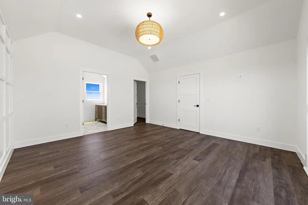 101 CLYDE LANE Manahawkin, NJ 08050
