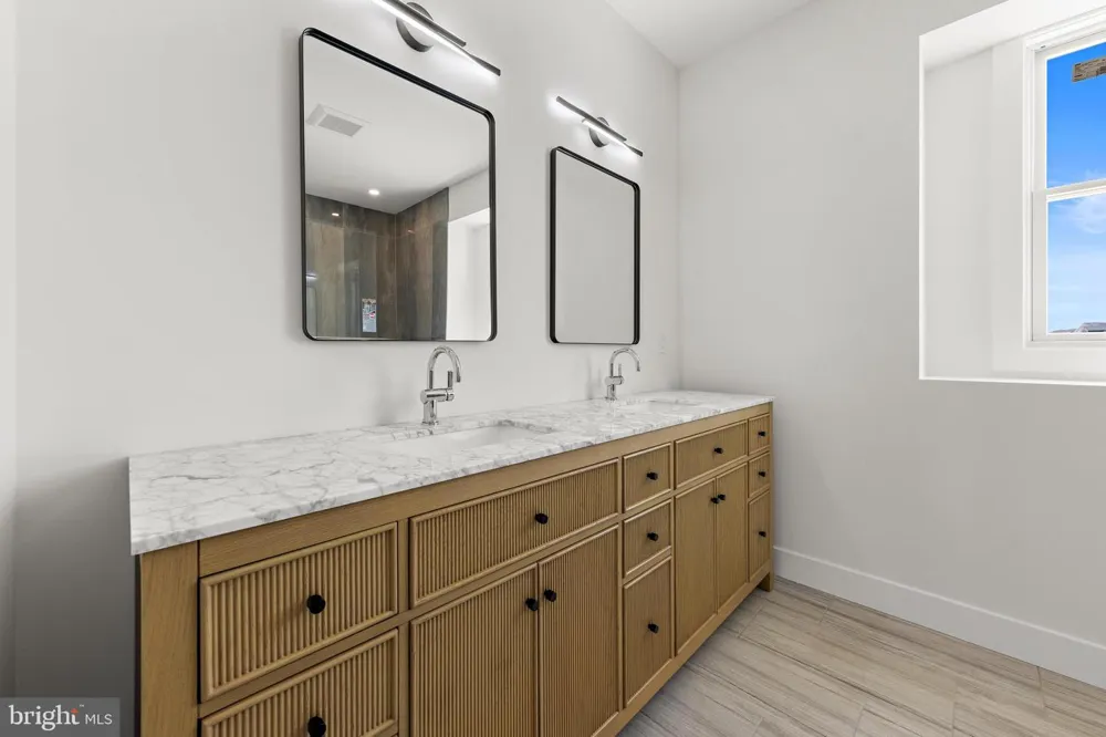 101 CLYDE LANE Manahawkin, NJ 08050