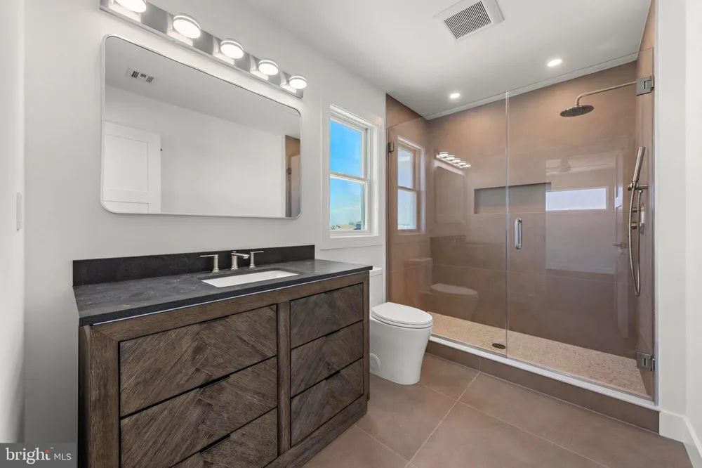 101 CLYDE LANE Manahawkin, NJ 08050