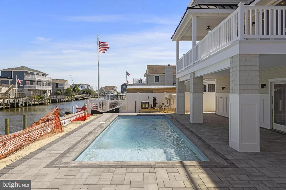 101 CLYDE LANE Manahawkin, NJ 08050