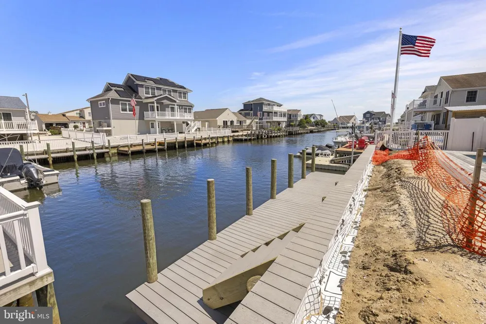 101 CLYDE LANE Manahawkin, NJ 08050
