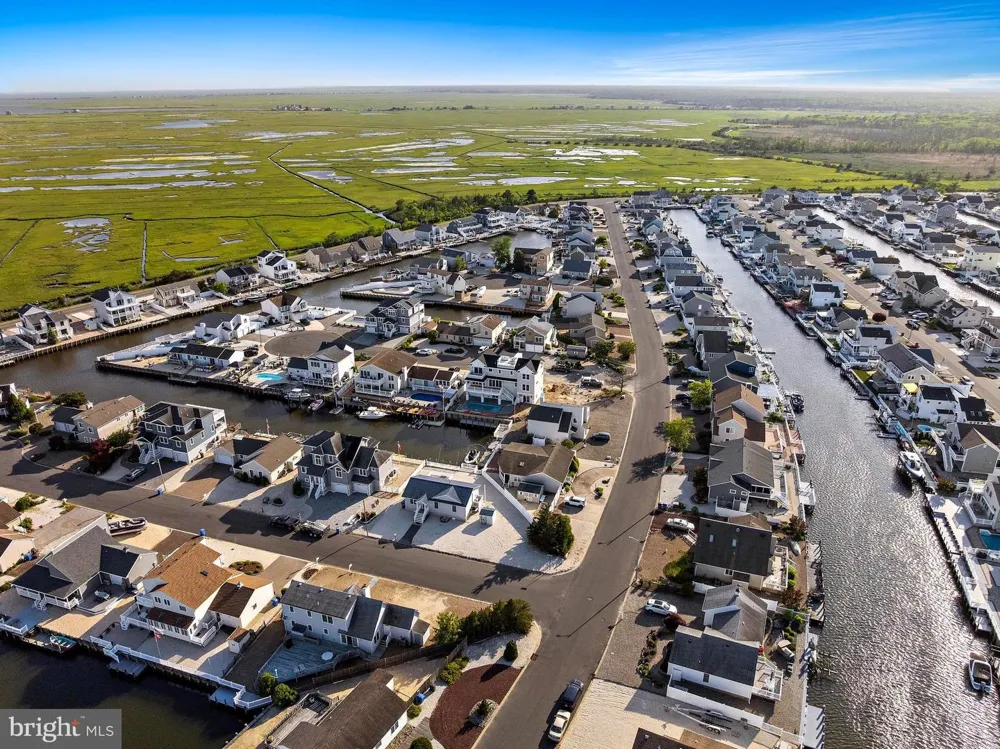 101 CLYDE LANE Manahawkin, NJ 08050