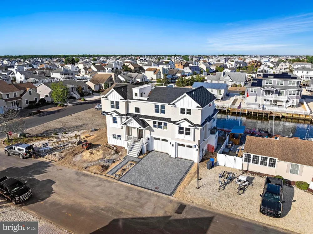 101 CLYDE LANE Manahawkin, NJ 08050