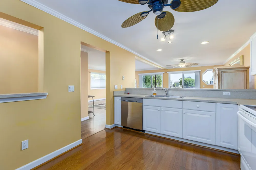 37868 Jefferson Avenue Harrison Charter Township, MI 48045