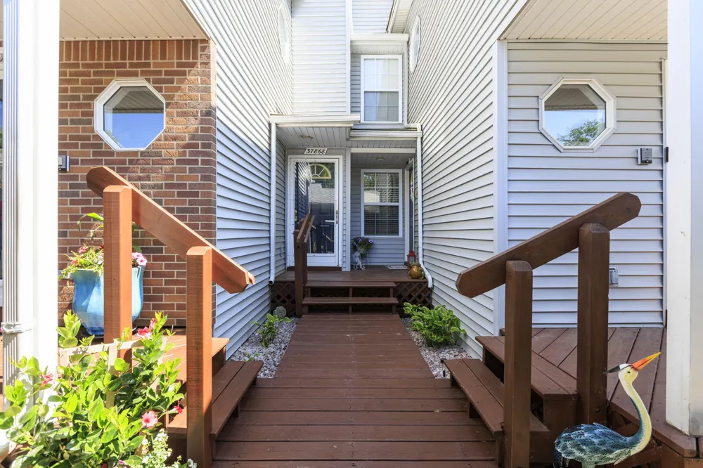 37868 Jefferson Avenue Harrison Charter Township, MI 48045