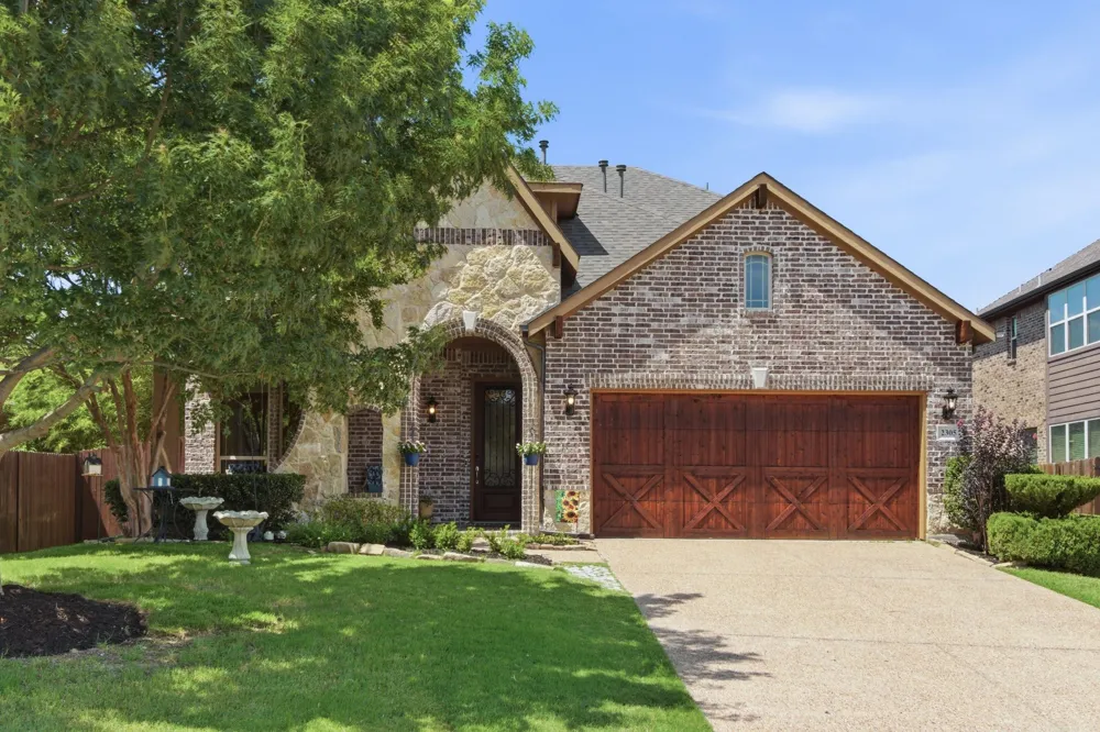2305 Lynbridge Circle