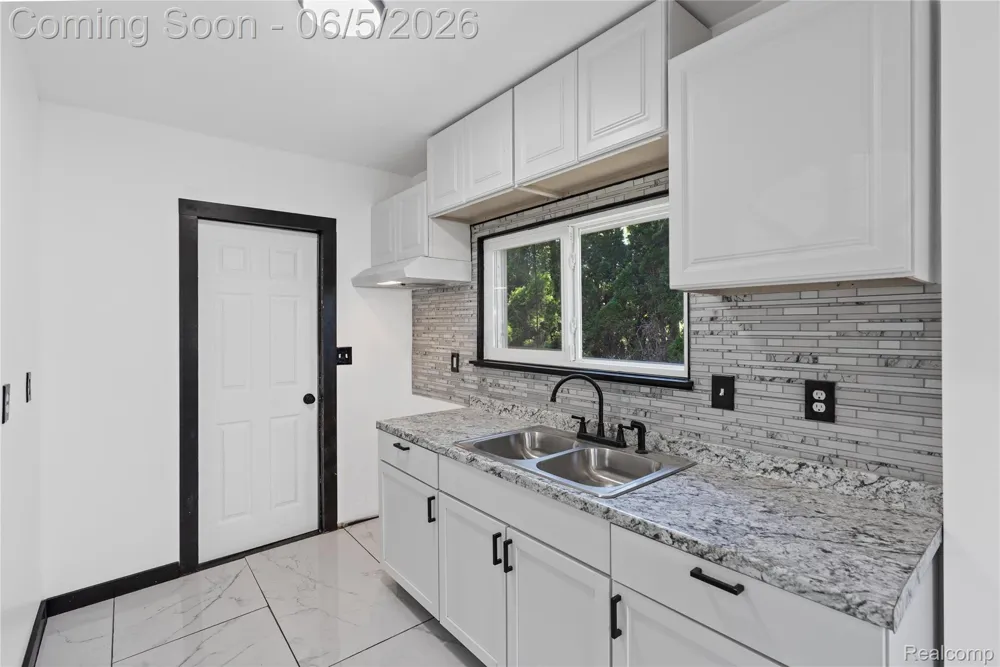 8053 Leadley Avenue Genesee Charter Township, MI 48458