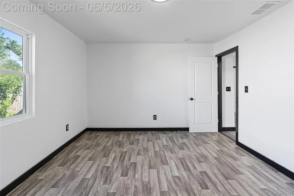 8053 Leadley Avenue Genesee Charter Township, MI 48458