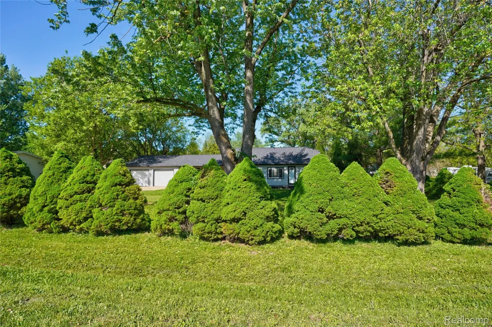 8053 Leadley Avenue Genesee Charter Township, MI 48458