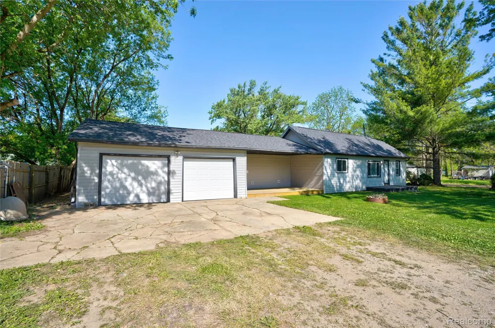 8053 Leadley Avenue Genesee Charter Township, MI 48458