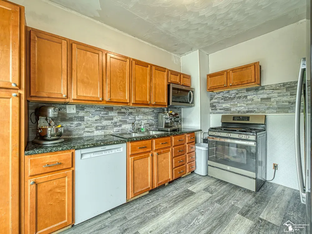 6657 Westpoint Street Taylor City, MI 48180
