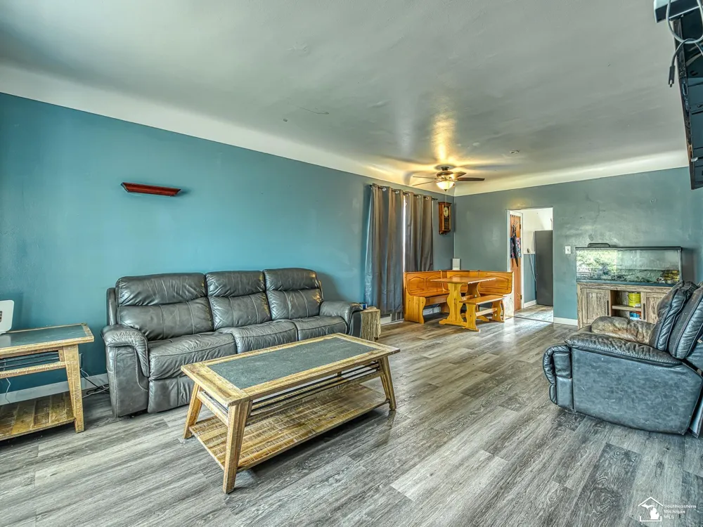 6657 Westpoint Street Taylor City, MI 48180