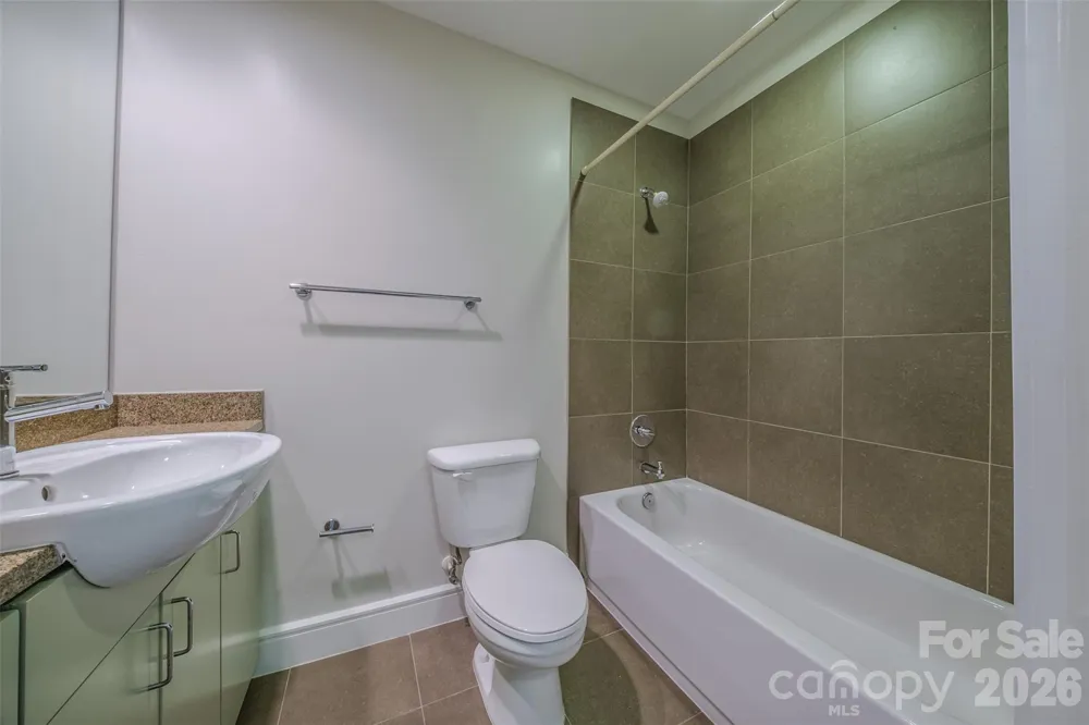 333 W Trade Street #1602 Charlotte, NC 28202