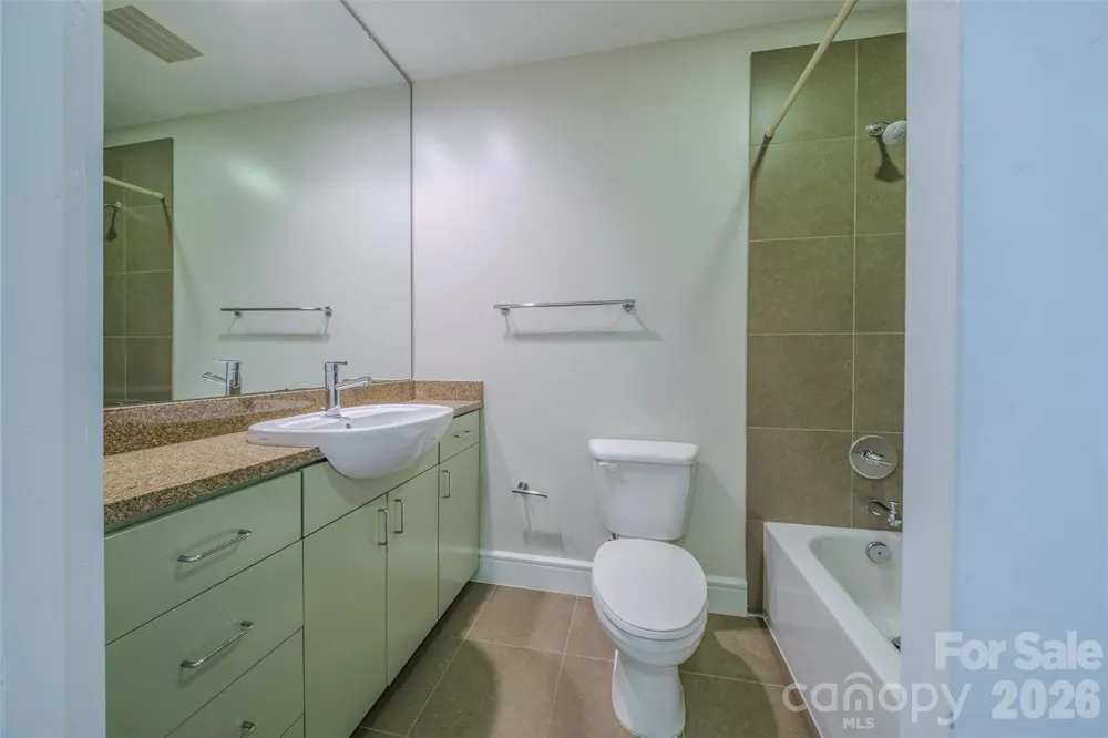 333 W Trade Street #1602 Charlotte, NC 28202