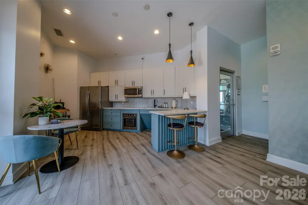 333 W Trade Street #1602 Charlotte, NC 28202