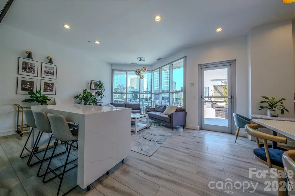 333 W Trade Street #1602 Charlotte, NC 28202