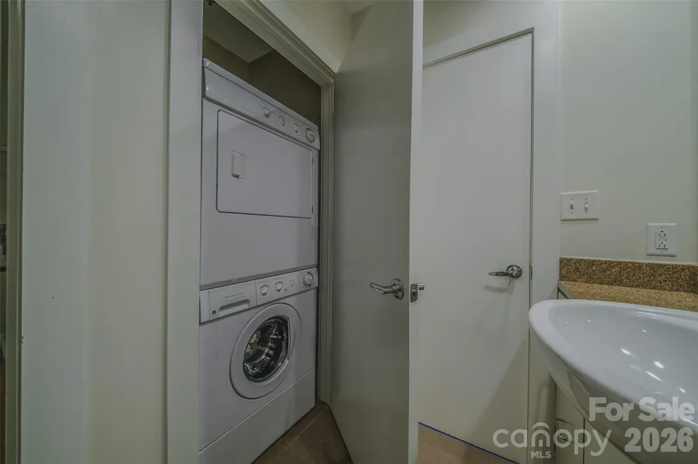 333 W Trade Street #1602 Charlotte, NC 28202