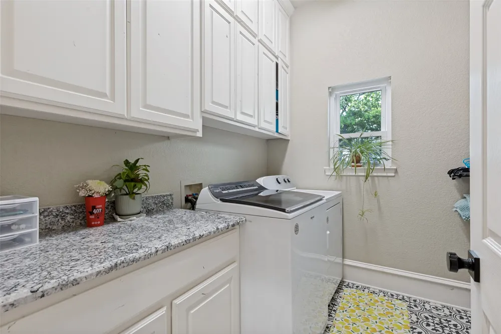 1148 County Road 1591 Alvord, TX 76225