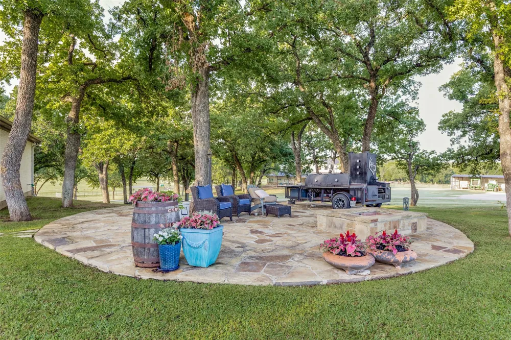 1148 County Road 1591 Alvord, TX 76225