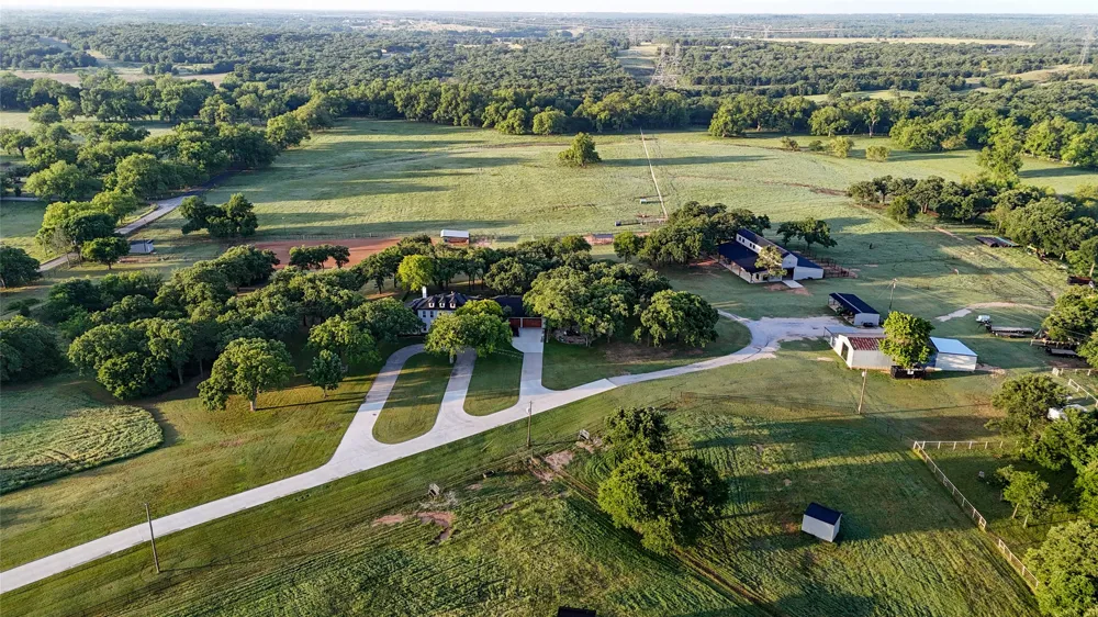 1148 County Road 1591 Alvord, TX 76225