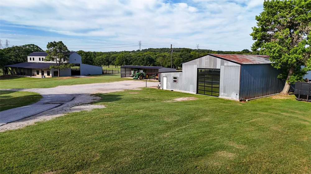 1148 County Road 1591 Alvord, TX 76225