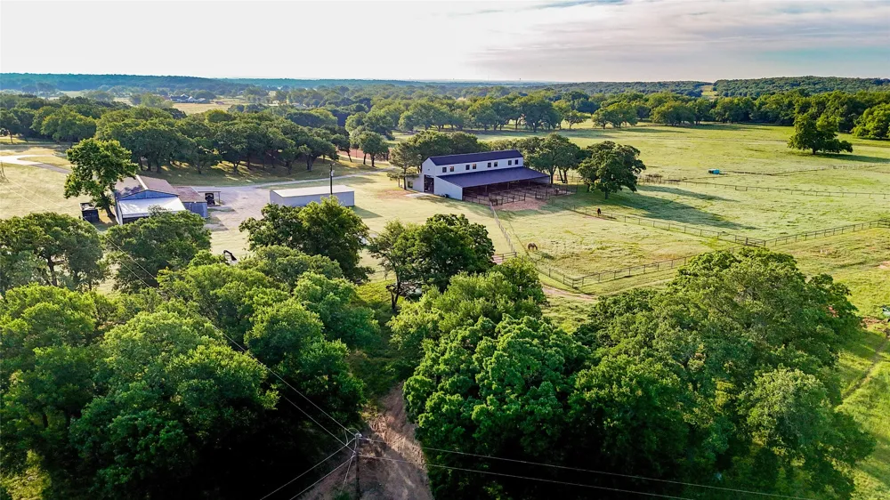 1148 County Road 1591 Alvord, TX 76225