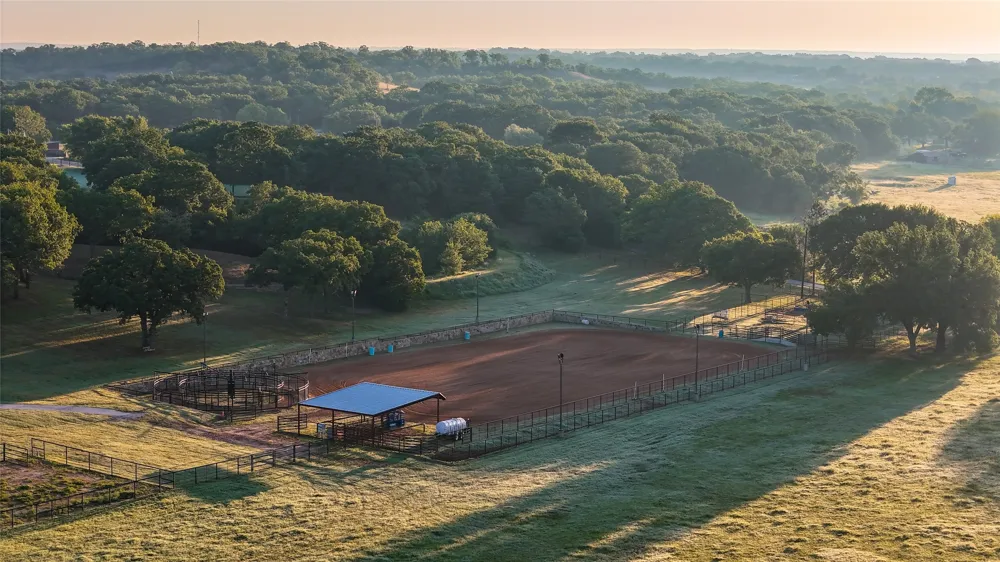 1148 County Road 1591 Alvord, TX 76225