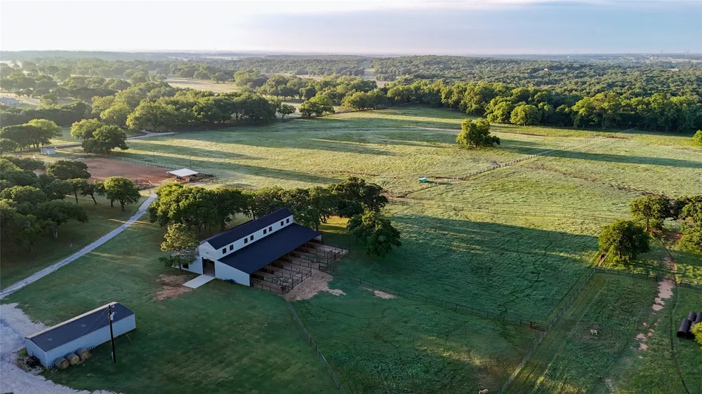 1148 County Road 1591 Alvord, TX 76225