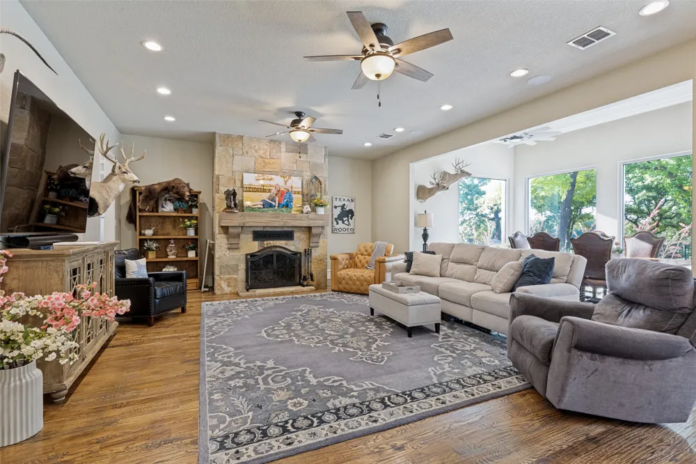 1148 County Road 1591 Alvord, TX 76225