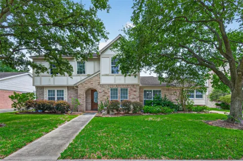 16217 Lakeview Drive