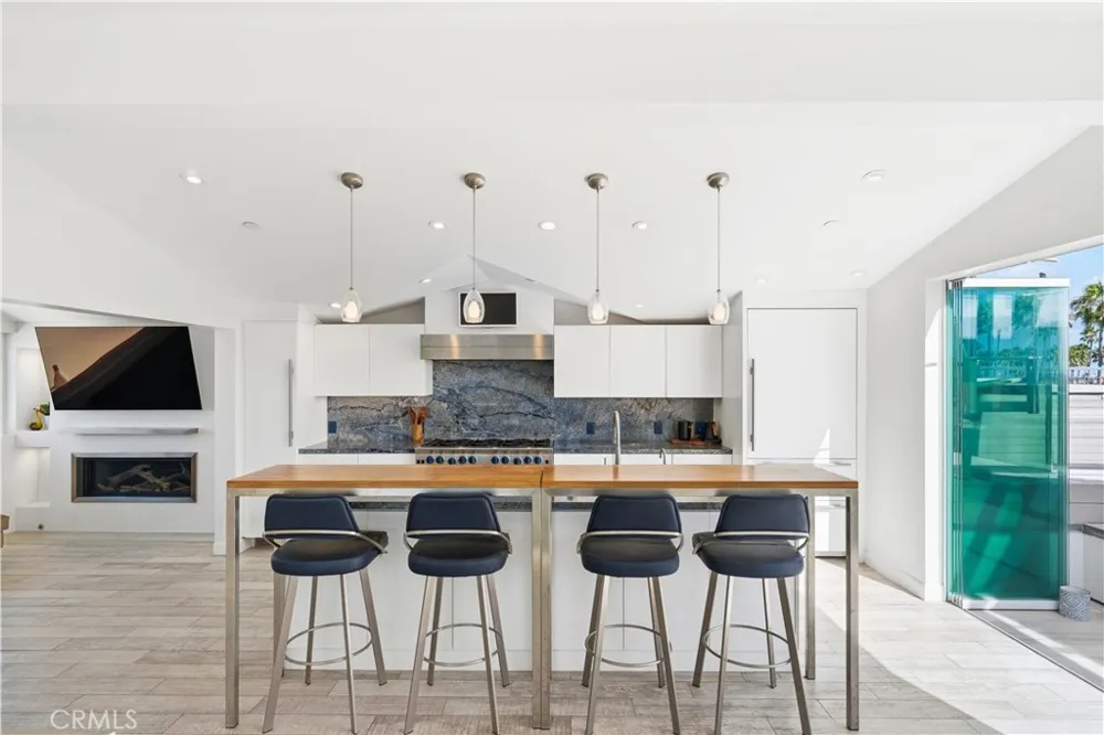419 E Balboa Newport Beach, CA 92661
