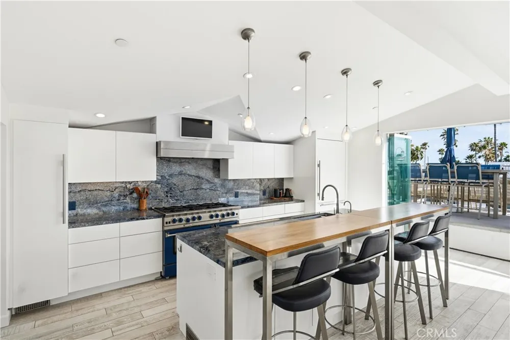 419 E Balboa Newport Beach, CA 92661