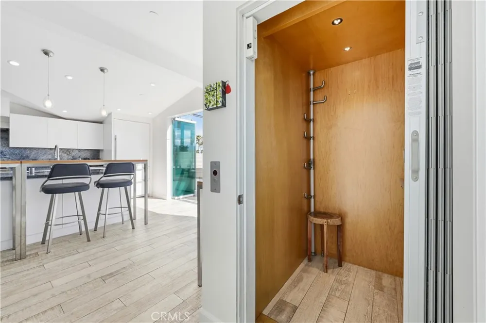 419 E Balboa Newport Beach, CA 92661