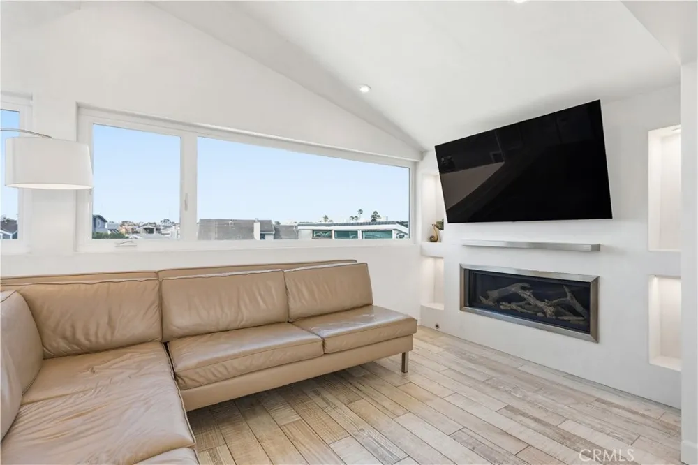 419 E Balboa Newport Beach, CA 92661