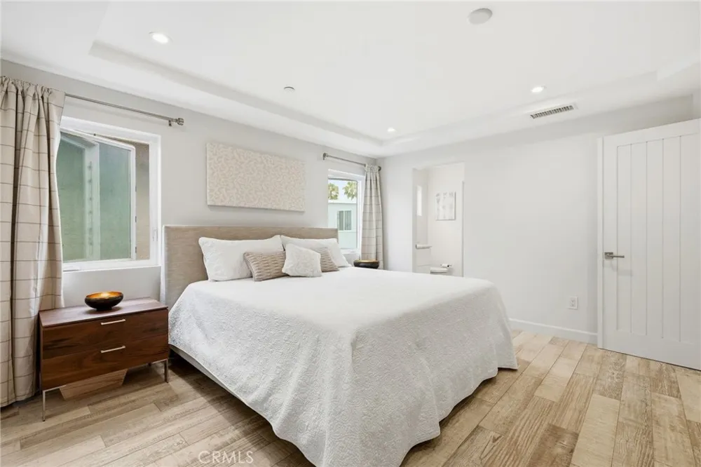 419 E Balboa Newport Beach, CA 92661