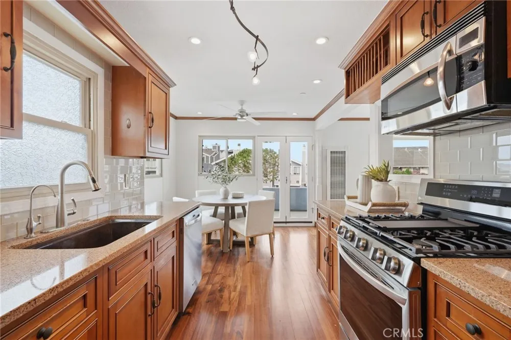 419 E Balboa Newport Beach, CA 92661