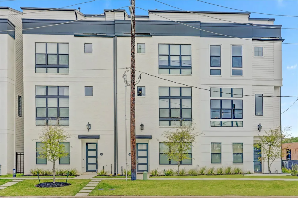 1104 Ennis Street