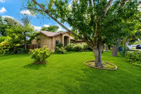 5611 Meadow Crest
