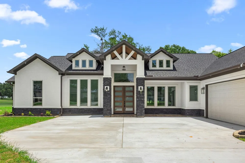 210 Birdie Dr Hempstead, TX 77445