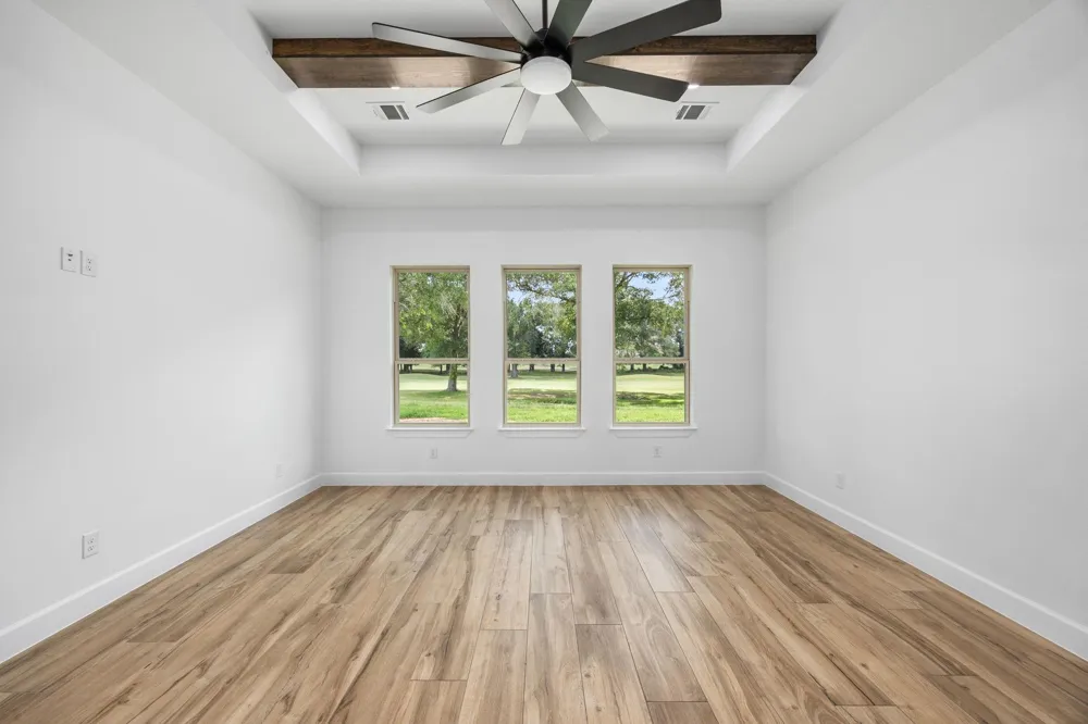 210 Birdie Dr Hempstead, TX 77445