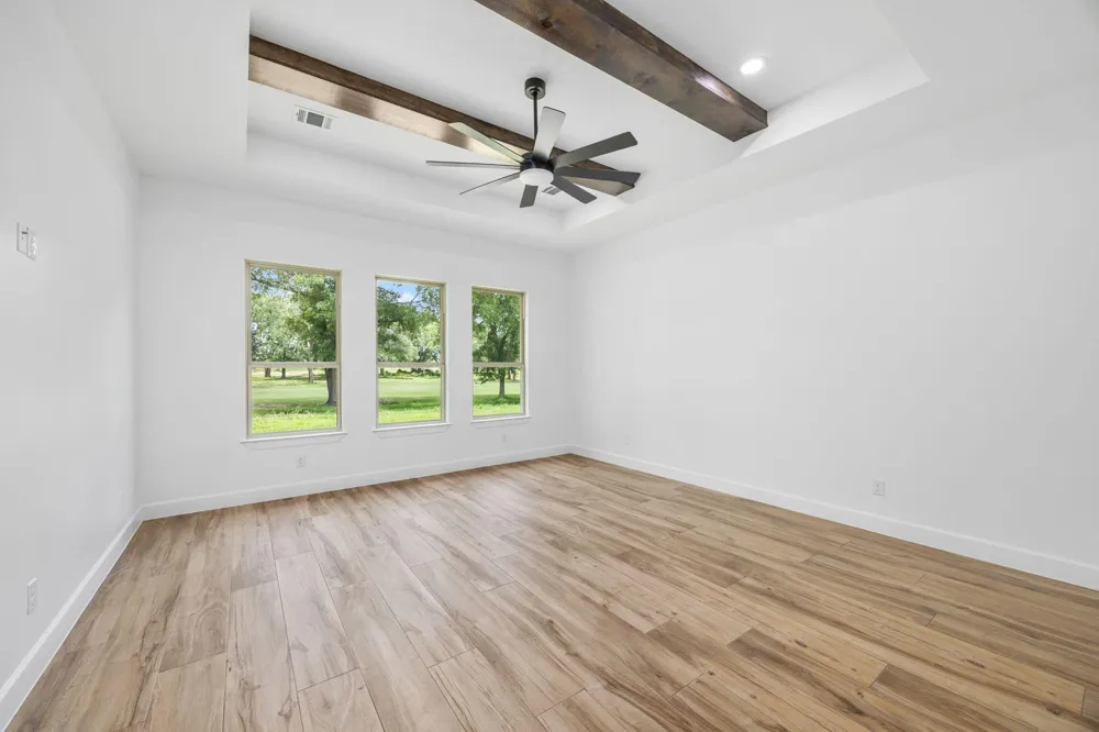 210 Birdie Dr Hempstead, TX 77445