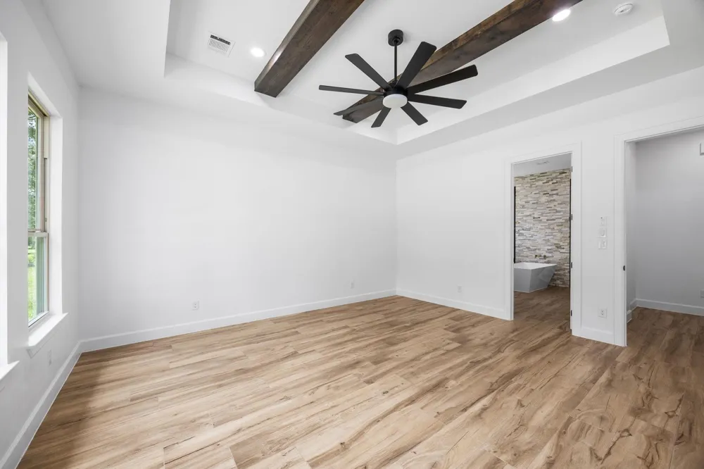 210 Birdie Dr Hempstead, TX 77445